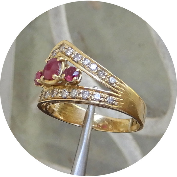Ring, Robijn, Diamant, Tiara, 18K