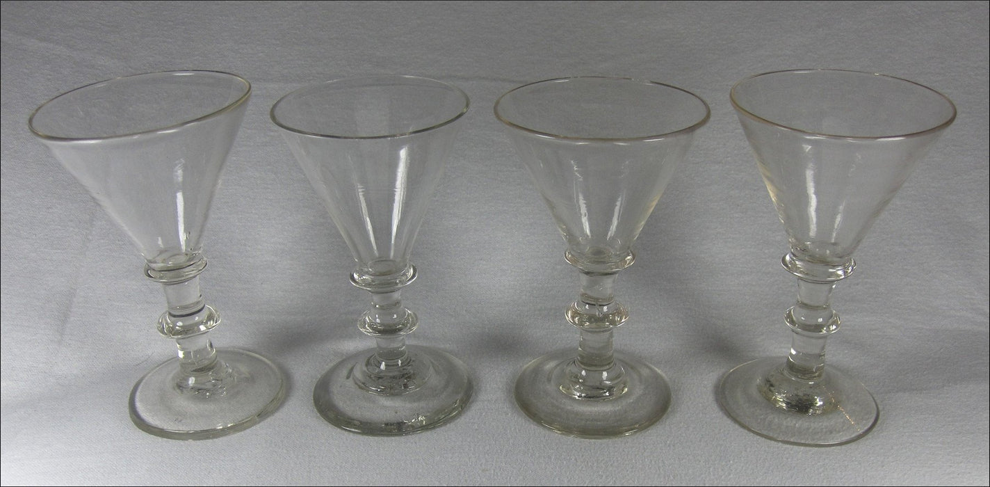 4 Antiek Hollandse glazen, op voet, SODA glas.