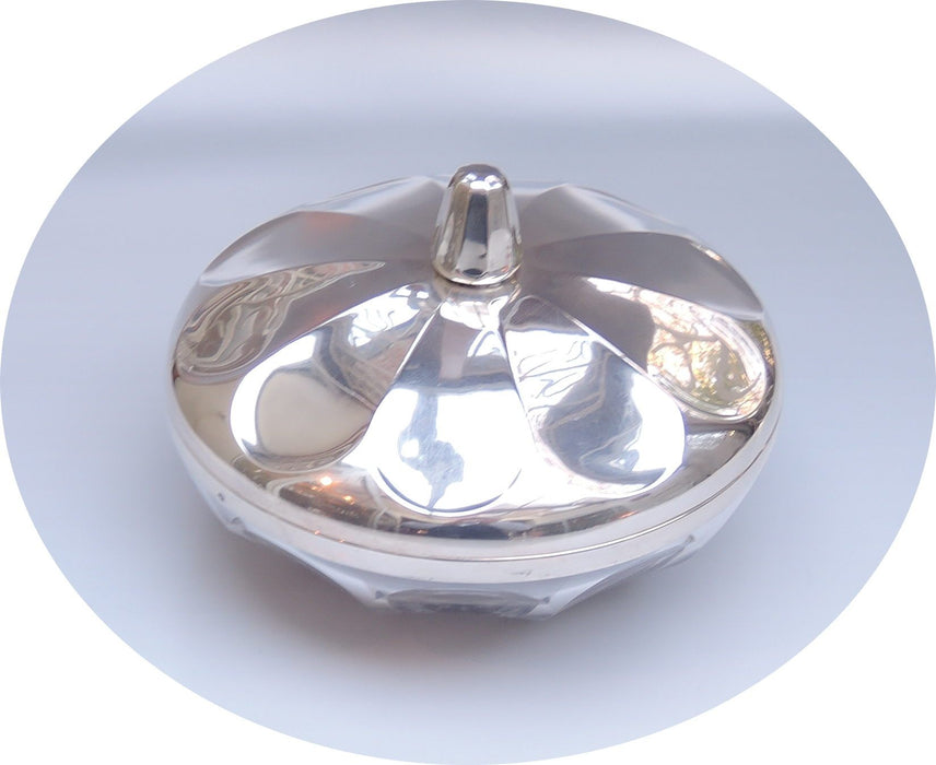 BACCARAT kristallen ronde Coupe met zilveren rand en deksel.