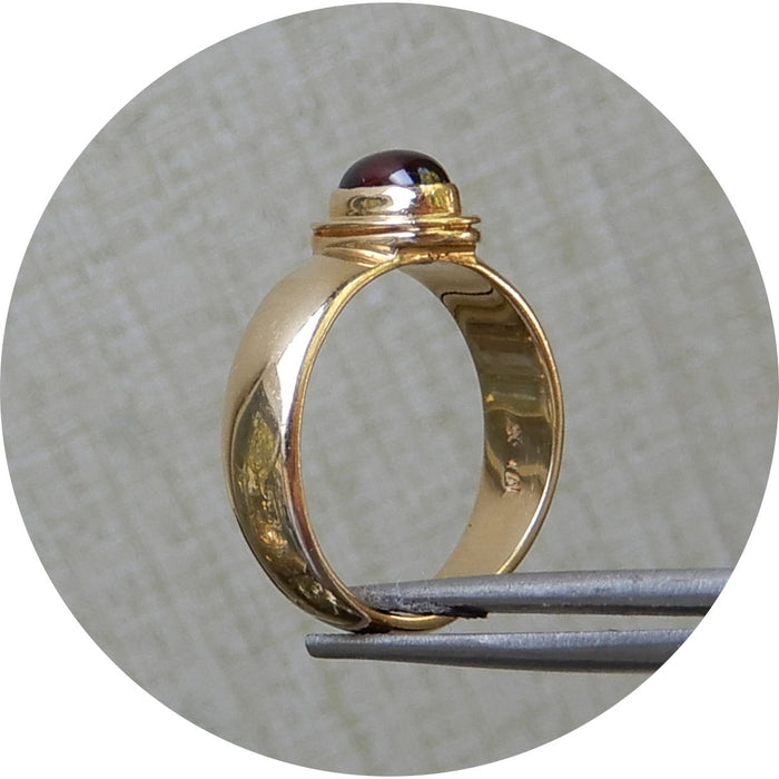 Ring, Robijn, Cabochon, 14K