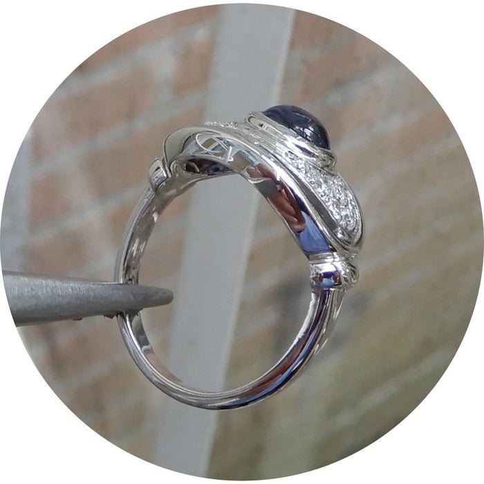 Ring, Saffier Cabochon, Diamant, 18K