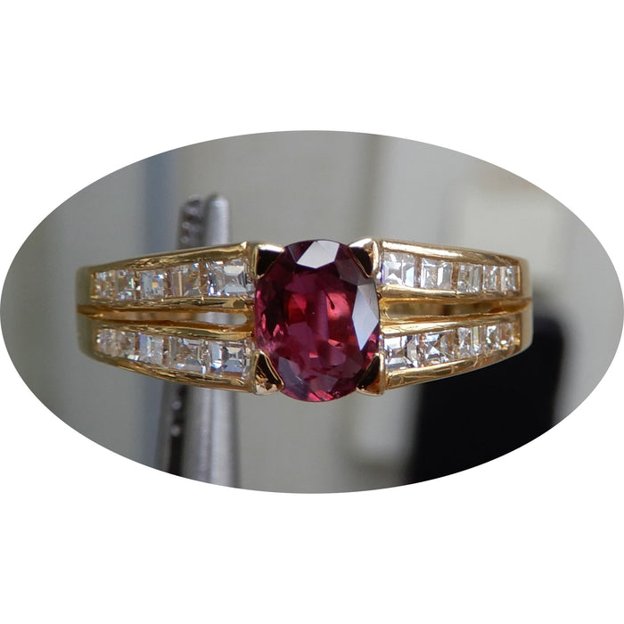 Ring, Robijn, Diamant Carré, 18K