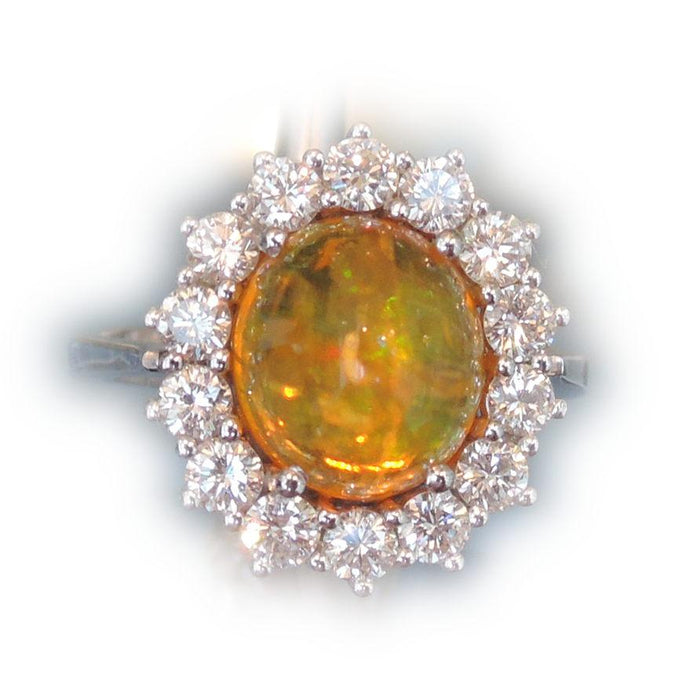 Entourage ring, opaal, diamant, 0,84 ct, 18K